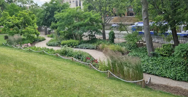 The Benefits of Using E-Commerce Services to Streamline Landscaping for Commercial Real Estate Hotels